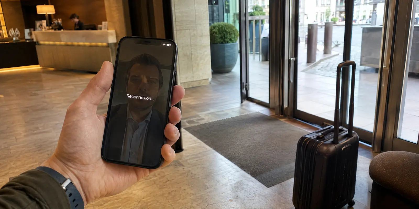 Passer de l’eSIM au Wi-Fi de l’hôtel : pourquoi votre VPN plante (et lequel se reconnecte vraiment)